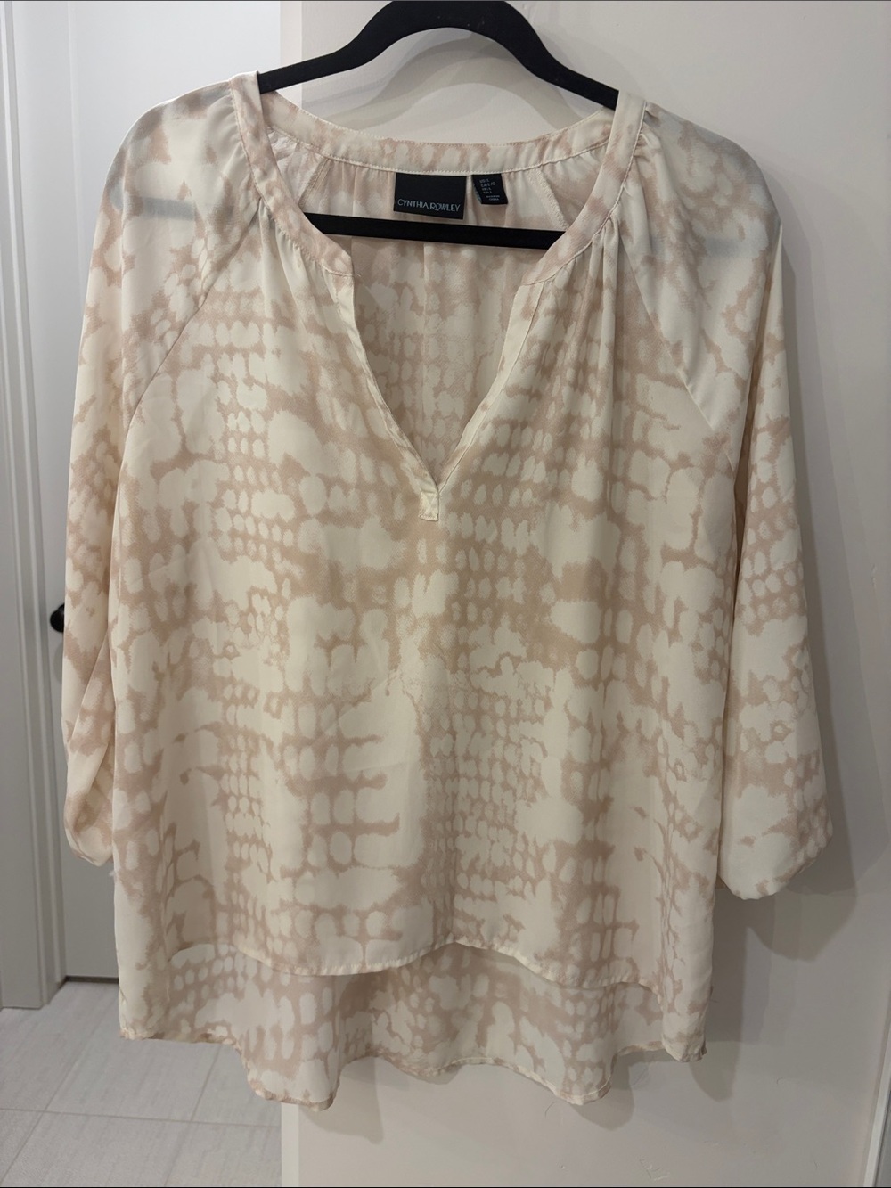 Cynthia Rowley Cream and Beige Printed V-Neck silk  Blouse